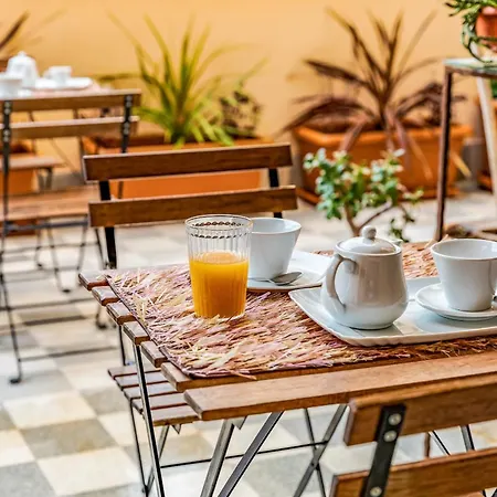 Le Stanze Al Genio Di Darlon Couette-café